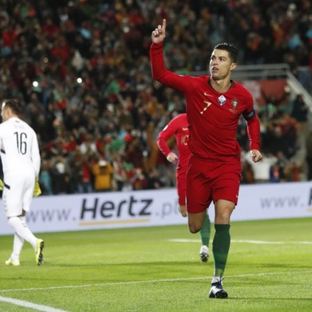 Xem bóng đá trực tiếp: Ronaldo tỏa sáng rực rỡ tại vòng loại Euro 2020