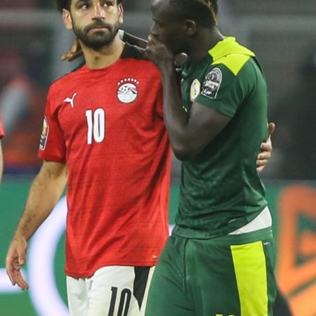 Mane nói gì với Salah trong trận CK AFCON?