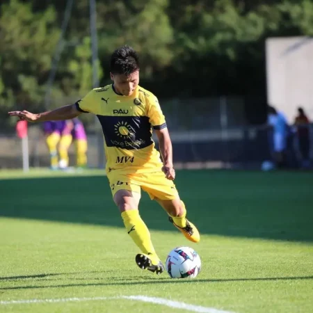 HLV Pau FC lên tiếng bảo vệ Quang Hải