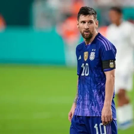 PSG thấp thỏm vì Lionel Messi bị ốm