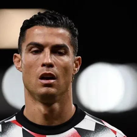 Siêu sao Cristiano Ronaldo tiếp tục… “ế khách”
