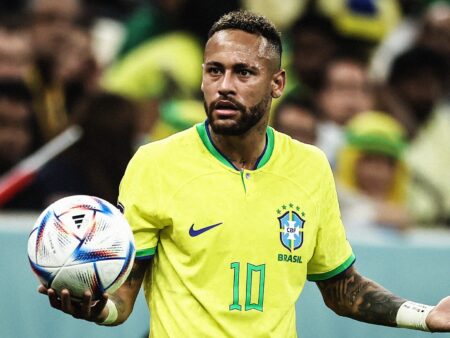 Cuối cùng Neymar đã đạt được thành tích như Pele, Ronaldo