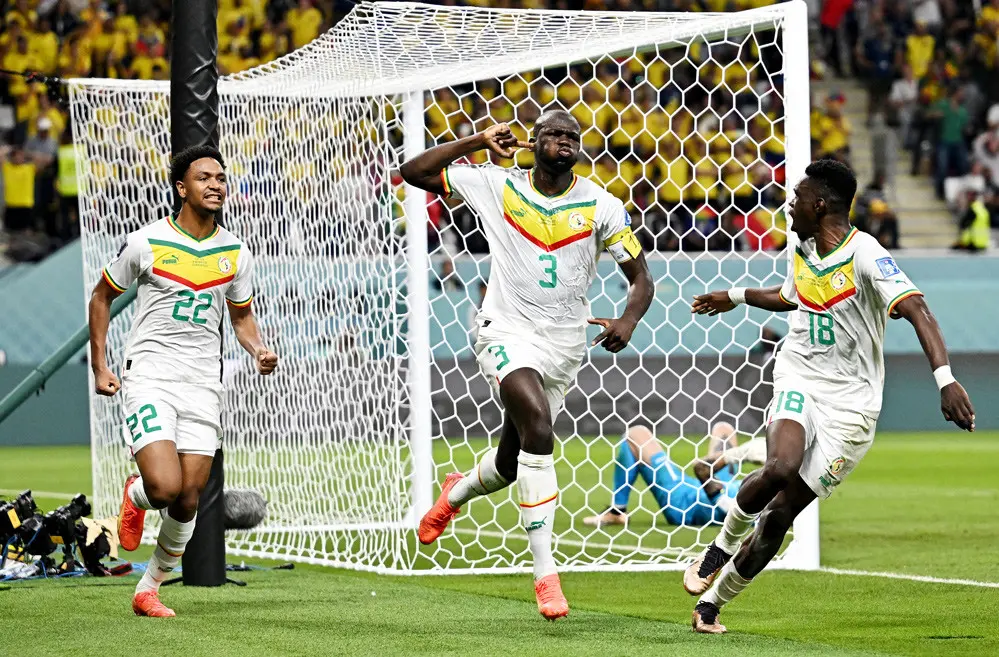 Senegal xuất sắc đánh bại Ecuador để có mặt ở vòng 18