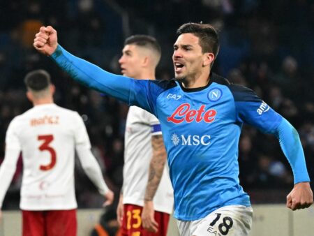 Napoli đánh bại Roma vượt lên dẫn trước 13 điểm tại Serie A